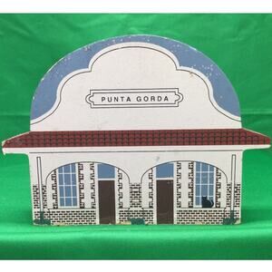 The Cats Meow 1994 Punta Gorda Depot Florida Wooden Shelf Sitter
